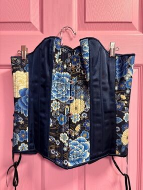 Hearts Delight overbust corset size 28